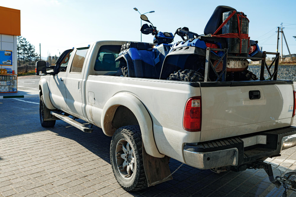 Fixed service body carrying equipment